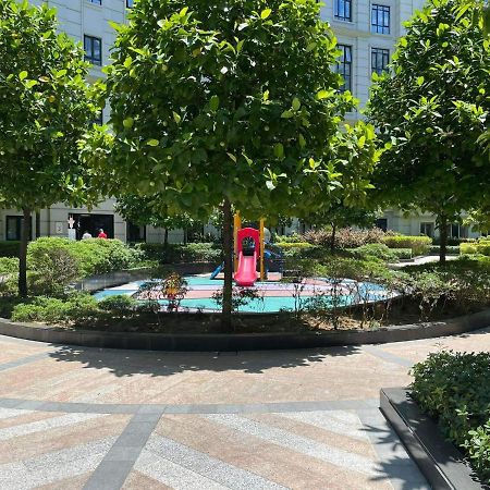 Studio Condo Building 81 Newport Boulevard Манила Екстериор снимка