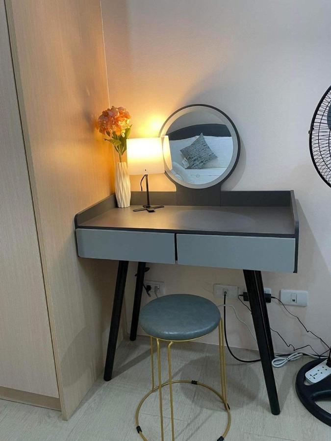 Studio Condo Building 81 Newport Boulevard Манила Екстериор снимка