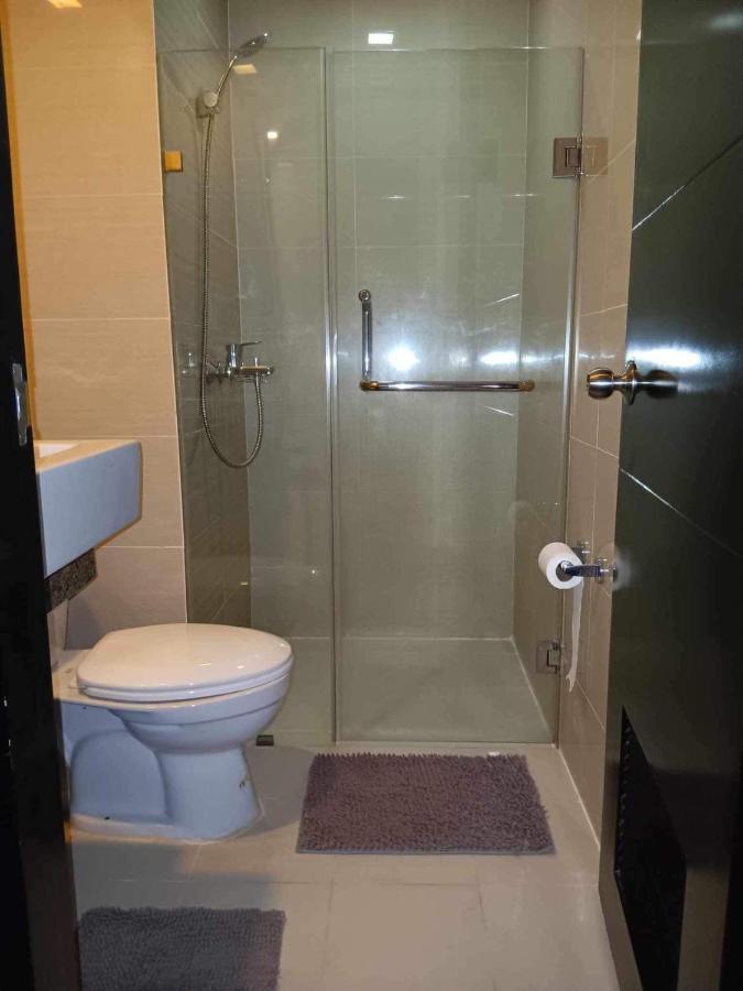 Studio Condo Building 81 Newport Boulevard Манила Екстериор снимка