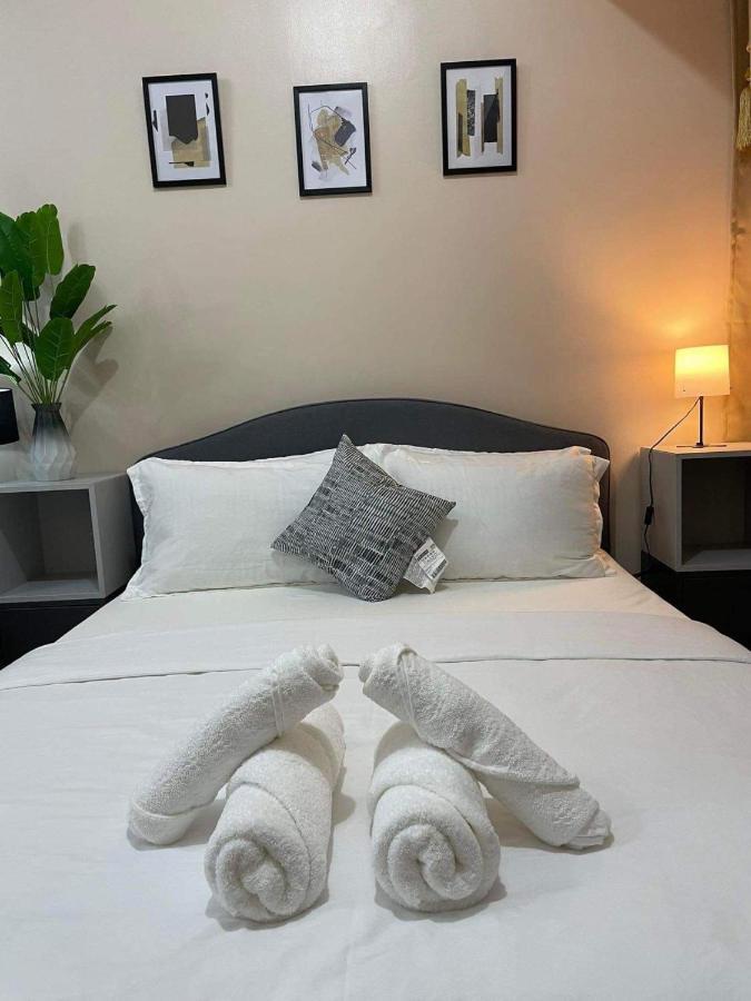 Studio Condo Building 81 Newport Boulevard Манила Екстериор снимка