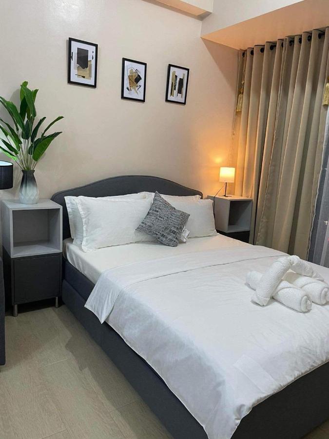 Studio Condo Building 81 Newport Boulevard Манила Екстериор снимка