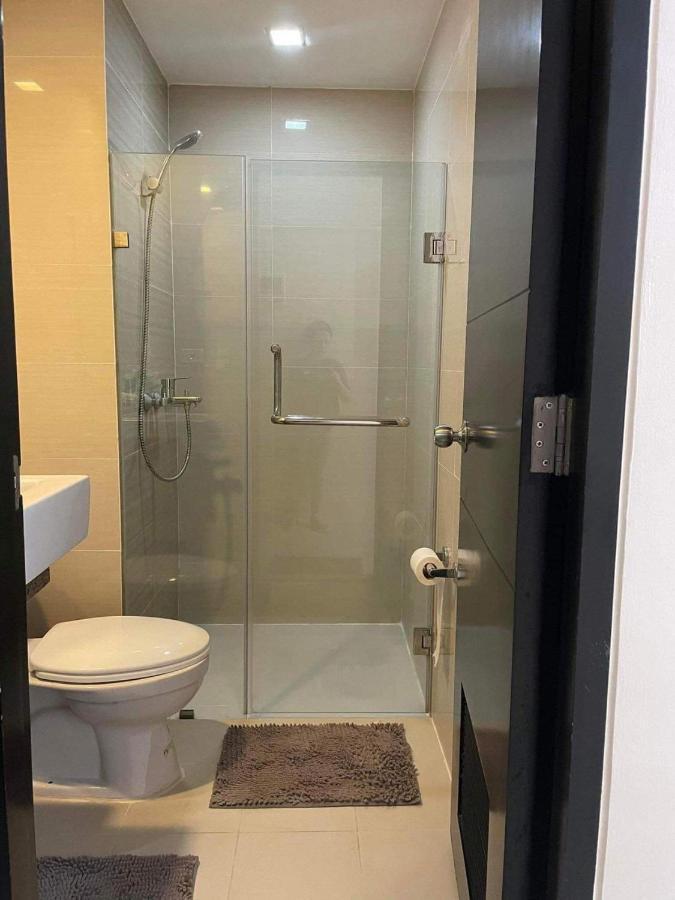 Studio Condo Building 81 Newport Boulevard Манила Екстериор снимка